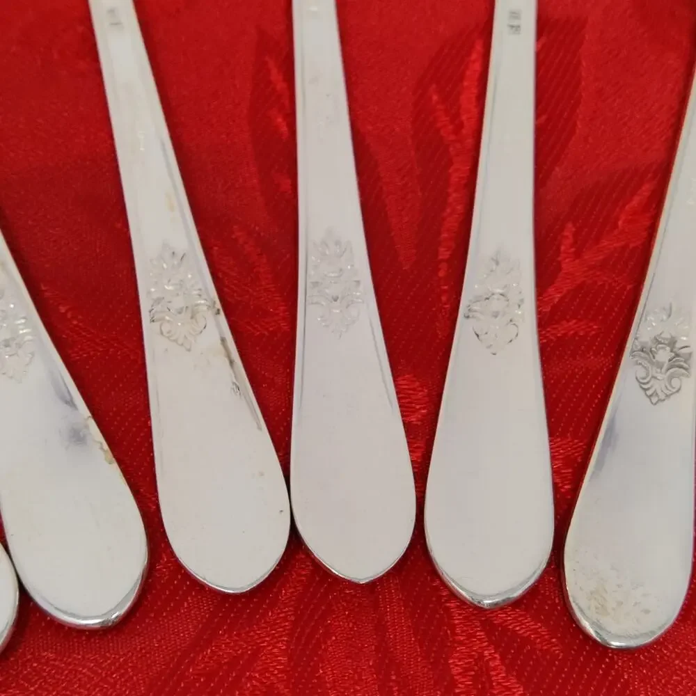 8X Tbsp Rogers Bros ADORATION International SilverPlate Table Spoons